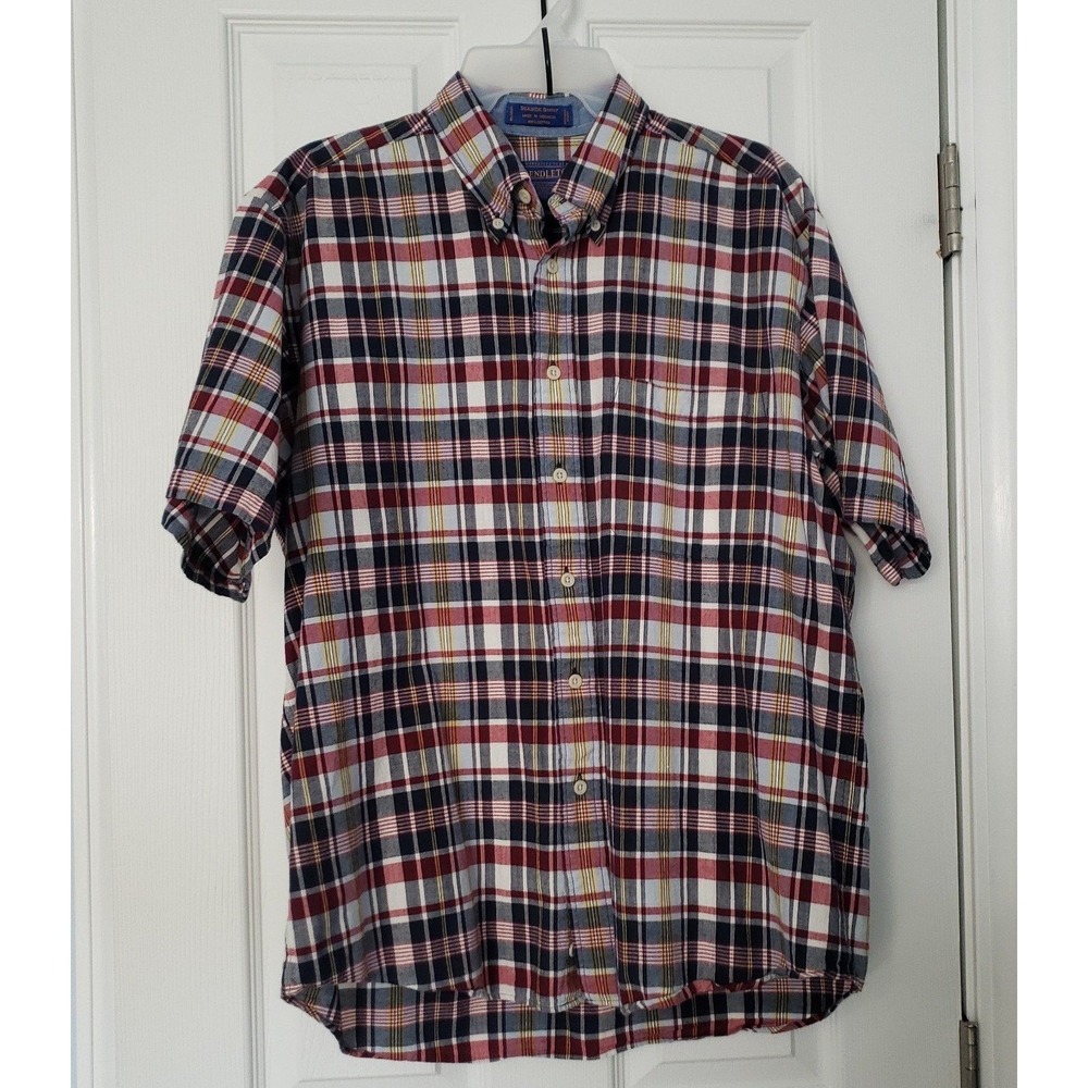 Pendleton Mens Short Sleeve Shirt Size Large Plaid Button down front.